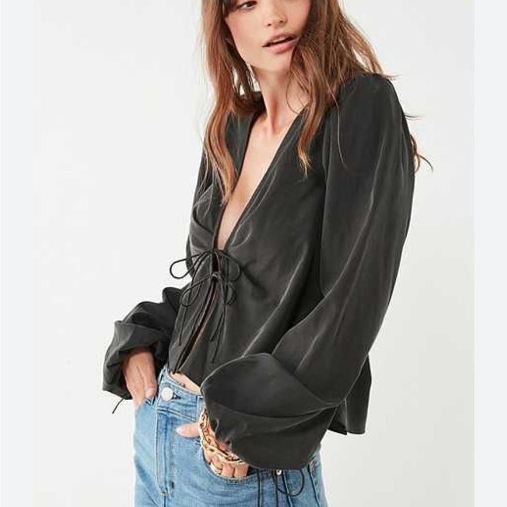 UO tie front ballon sleeve top EUC